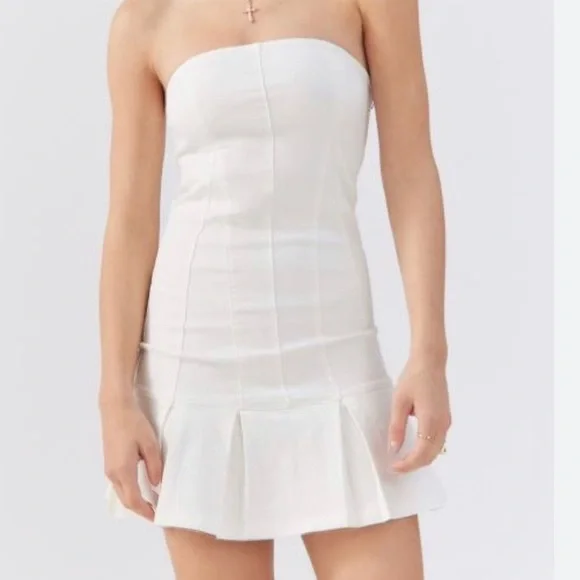 Urban Outfitters White Strapless Dress Ruffle Hem Size Medium - Picture 1 of 5